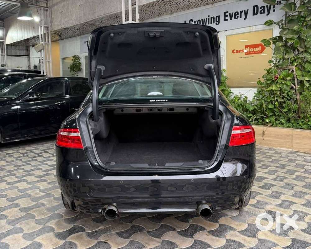 Jaguar Xe Portfolio, 2016, Petrol