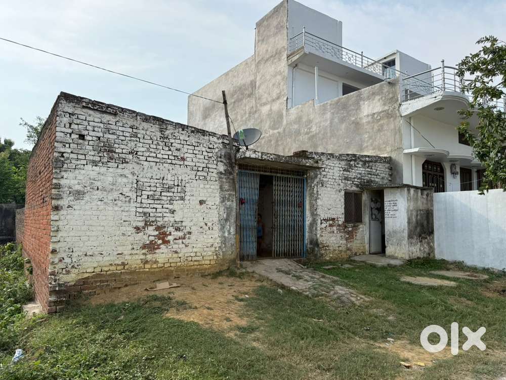 4 Room With Washroom House With Backyard