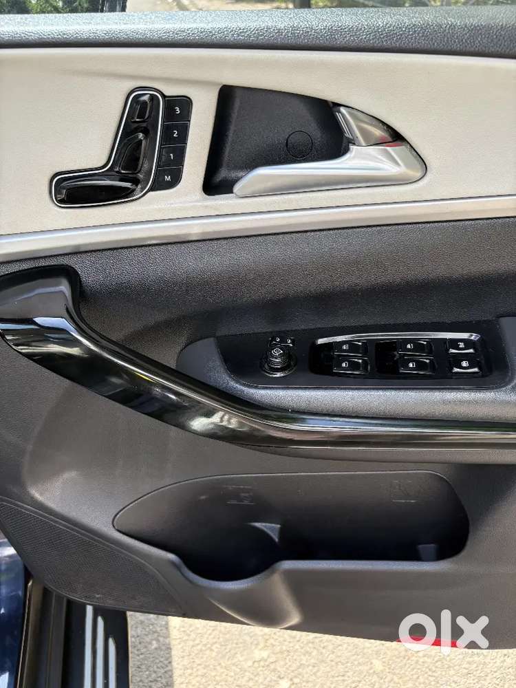 Mahindra Xuv700 Ax7l Petrol 7 Seater Bs-vi Car
