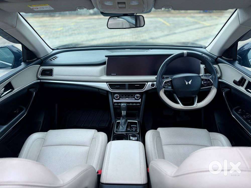Mahindra Xuv700 2.2 Ax 7 Diesel At Luxury Pack Str Awd, 2022, Diesel