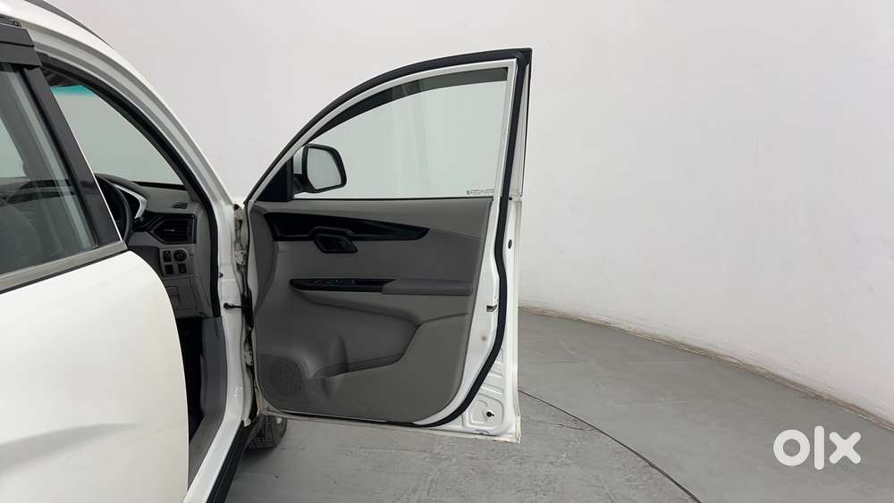 Mahindra Kuv 100 Mfalcon G80 K8, 2017, Petrol