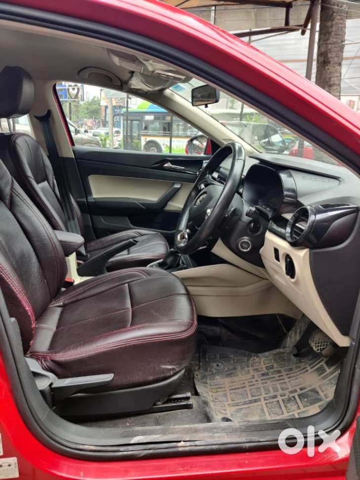 Skoda Slavia Ambition 1.0l Tsi At, 2022, Petrol