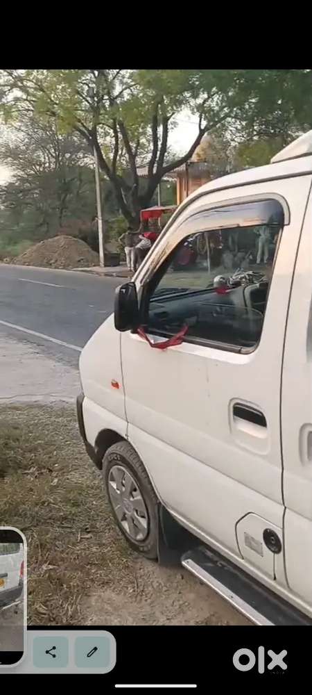 260000 , मुझे गाड़ी अर्जेंट बेचना है कमर्शियल गाड़ी है