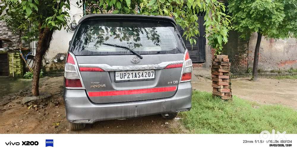 Toyota Innova 2013 Diesel 300000 Km Driven