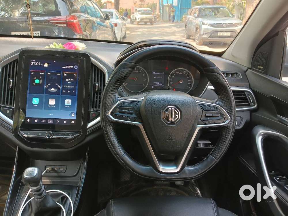 Mg Hector 1.5 Smart Petrol Hybrid Manual. Silver Colour.
