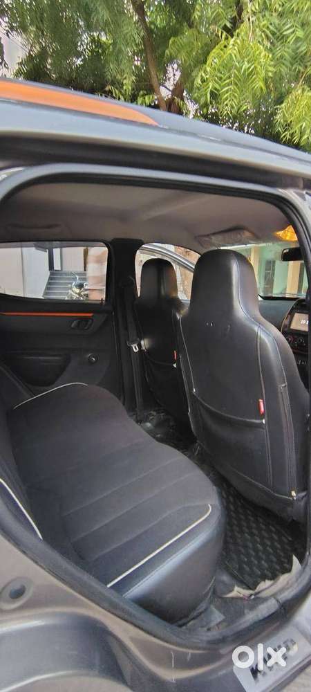 Renault Kwid Climber Rxt 2017  Grey + Orange Edition  Sporty Look