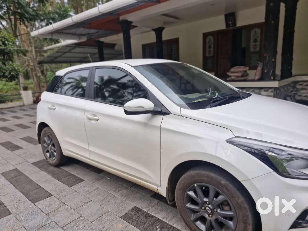 Well Maintained, Company Serviced Car Of Teacher.