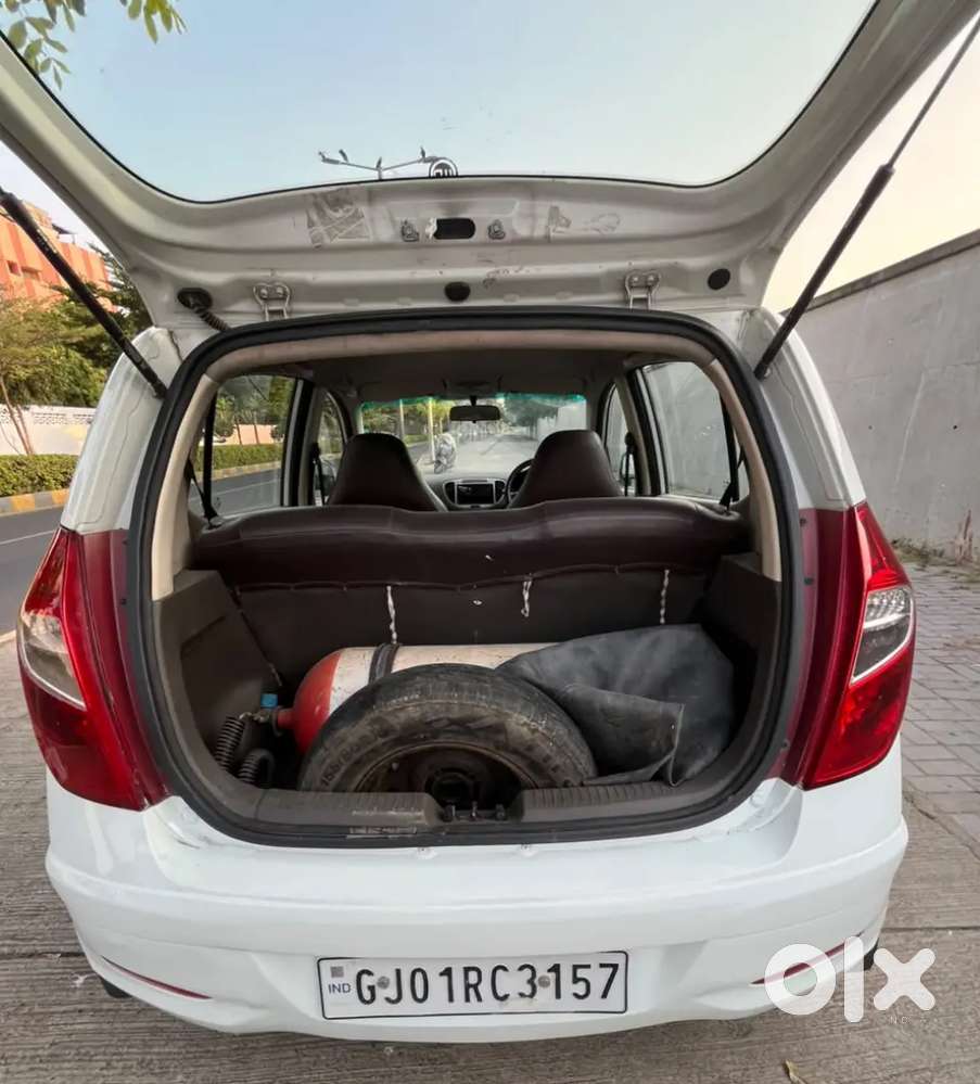 Hyundai I10 2013 Era Petrol + Cng 2nd Owner