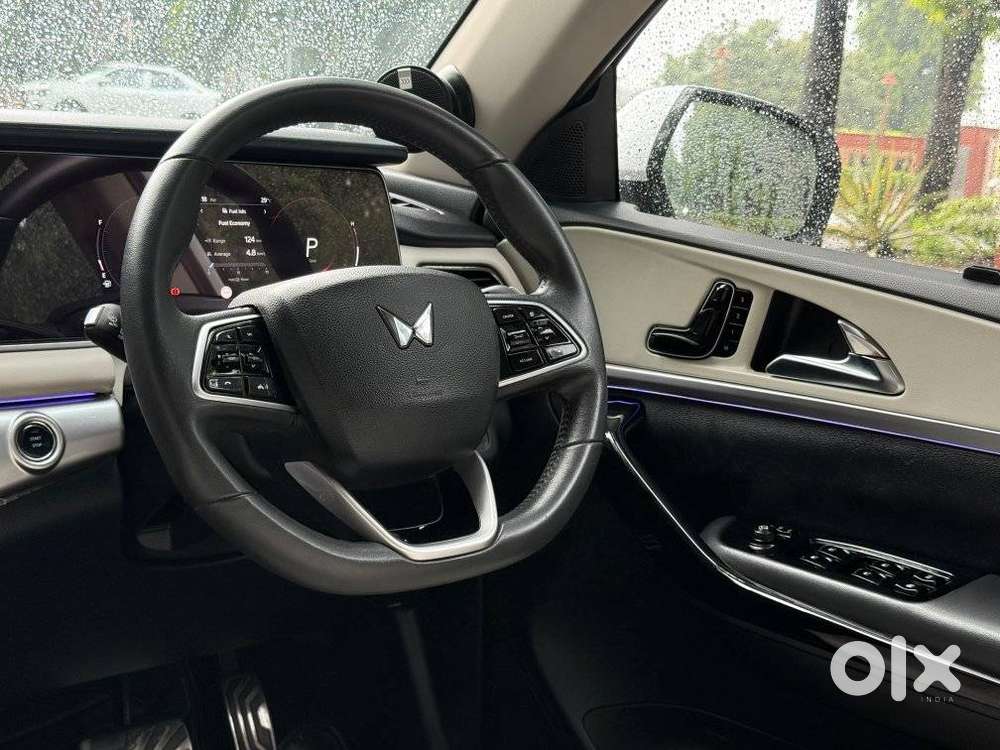 Mahindra Xuv700 2.0 Ax 7 Petrol At Str, 2024, Petrol