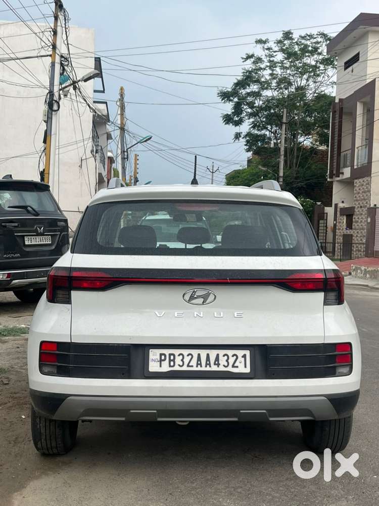 Hyundai Venue 2020 Petrol Well Maintained