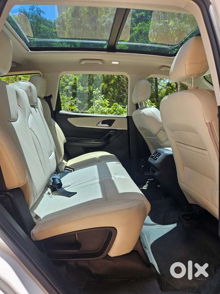 Mahindra Xuv700 2.2 Ax 7 Diesel At Luxury Pack Str, 2025