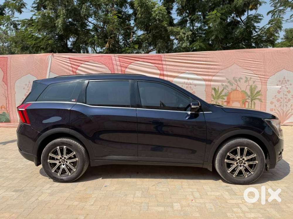 Mahindra Xuv700 2.0 Ax 7 Petrol At Str, 2023, Petrol