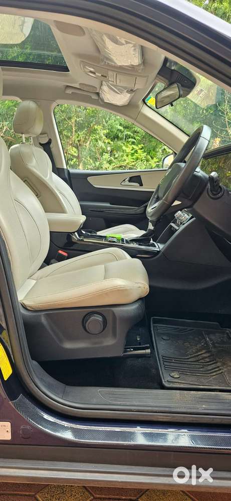 Mahindra Xuv700 2.2 Ax 7 Diesel At Luxury Pack Str Awd, 2022, Diesel