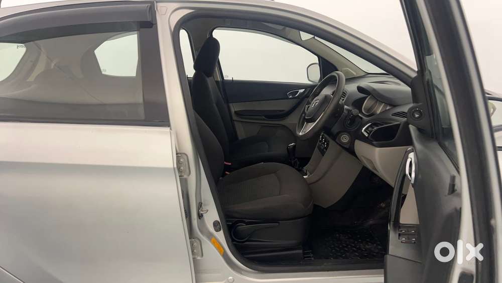 Tata Tiago Xza, 2017, Petrol