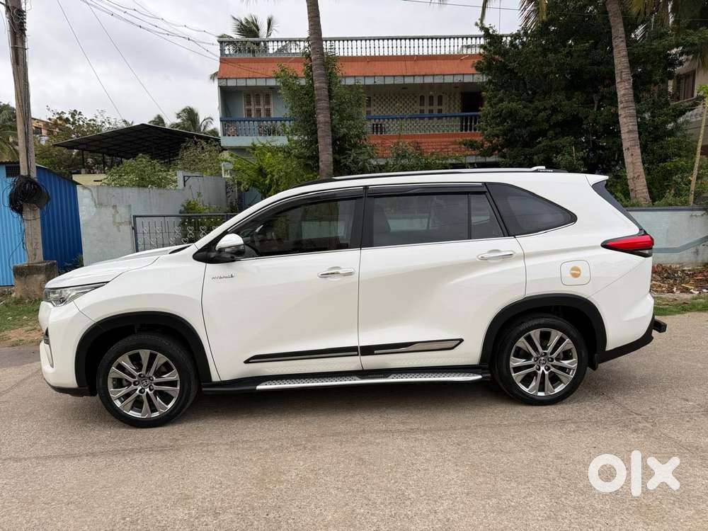 Toyota Innova Hycross 2.0 Zx Hybrid 7 Str, 2024, Petrol
