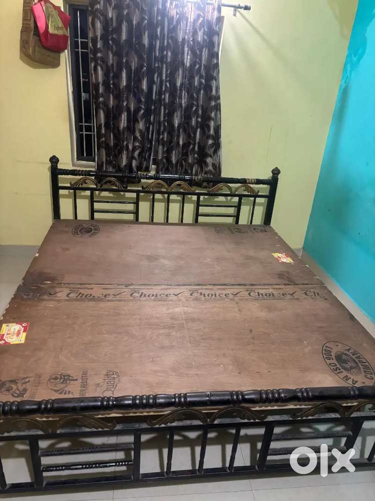 Bed King Size 6/6.5 Iron Bed