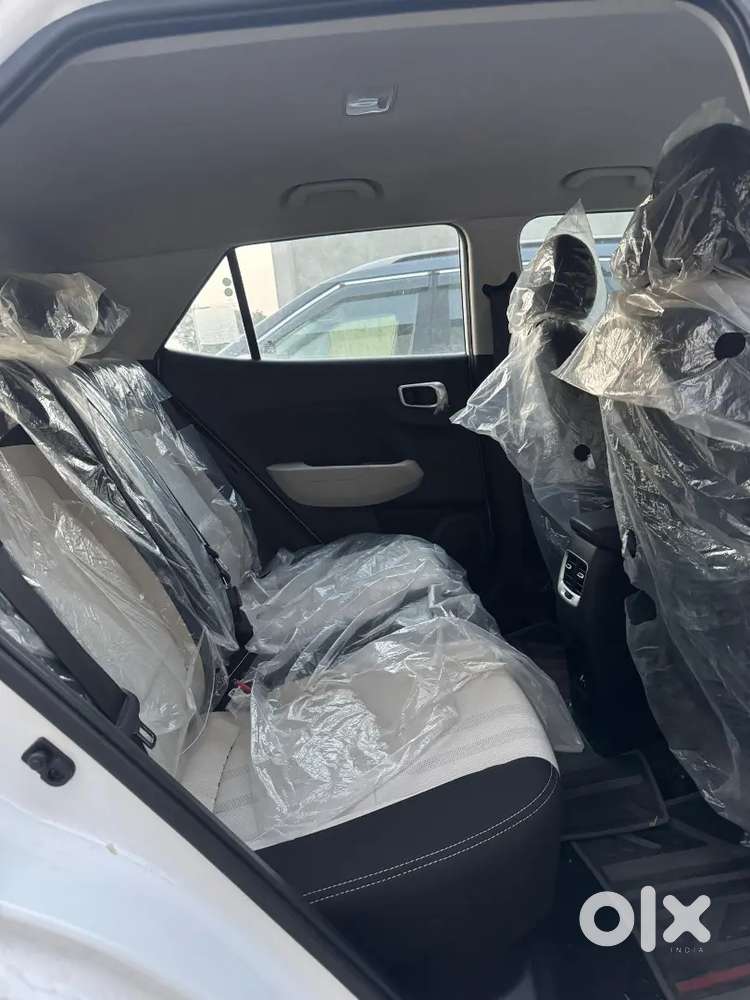 Hyundai New Venue 2024 Petrol 4200 Km Driven