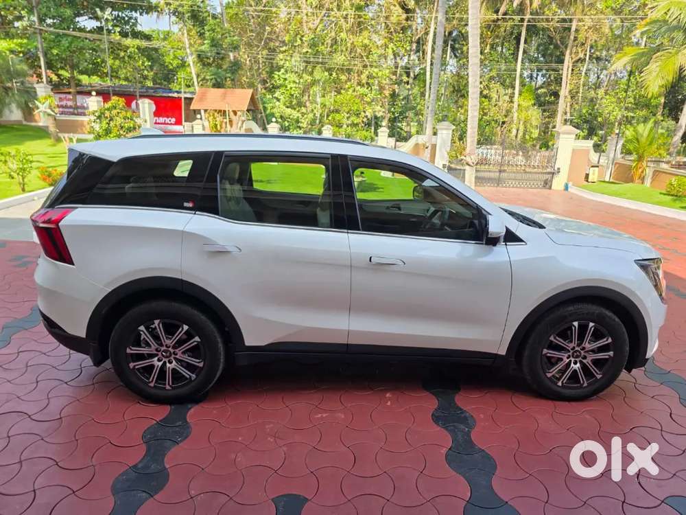 Mahindra Xuv700 Awd Diesel Automatic 27000 Km Ax 7l