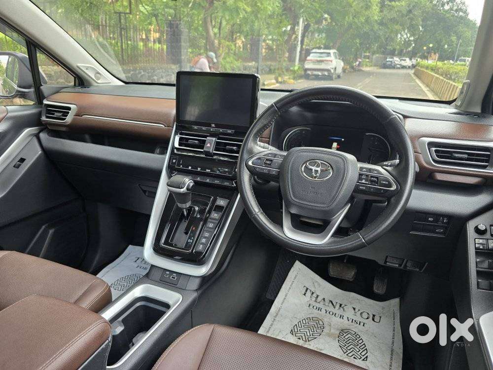 Toyota Innova Hycross 2.0 Zx (o) Hybrid 7 Str, 2024, Petrol