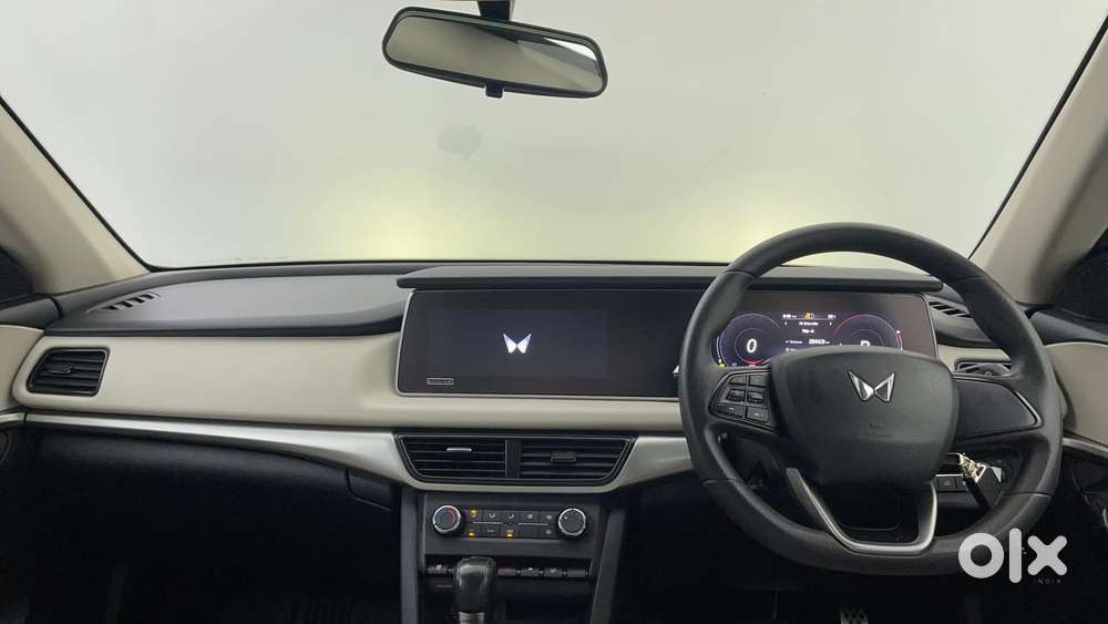Mahindra Xuv700 2.0 Ax 5 Petrol At Str, 2022, Petrol