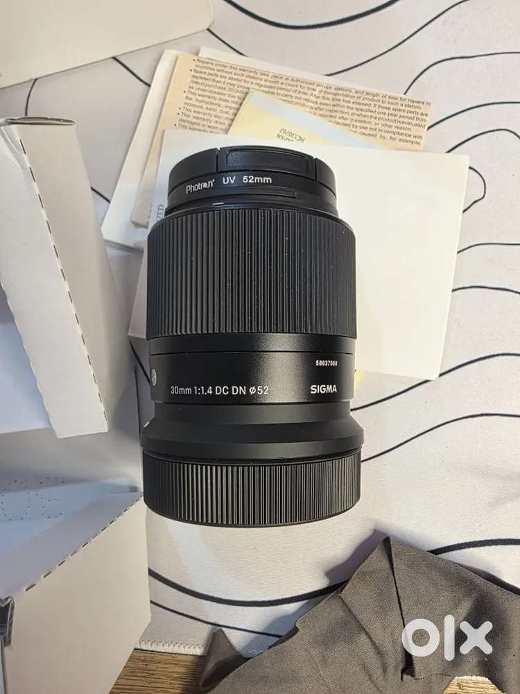 Sigma RF 30mm F1.4 Canon RF Mount only 1 Month old,2warranty with Bill