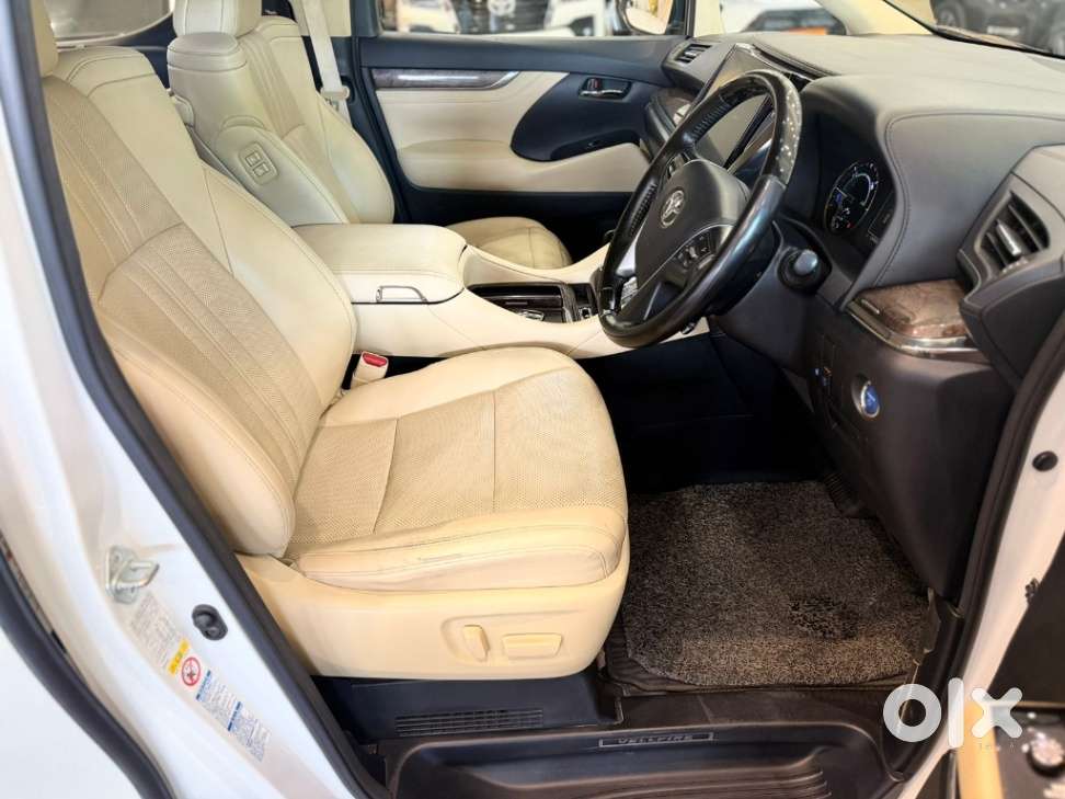 Toyota Vellfire 2.5 Executive Lounge, 2020, Petrol