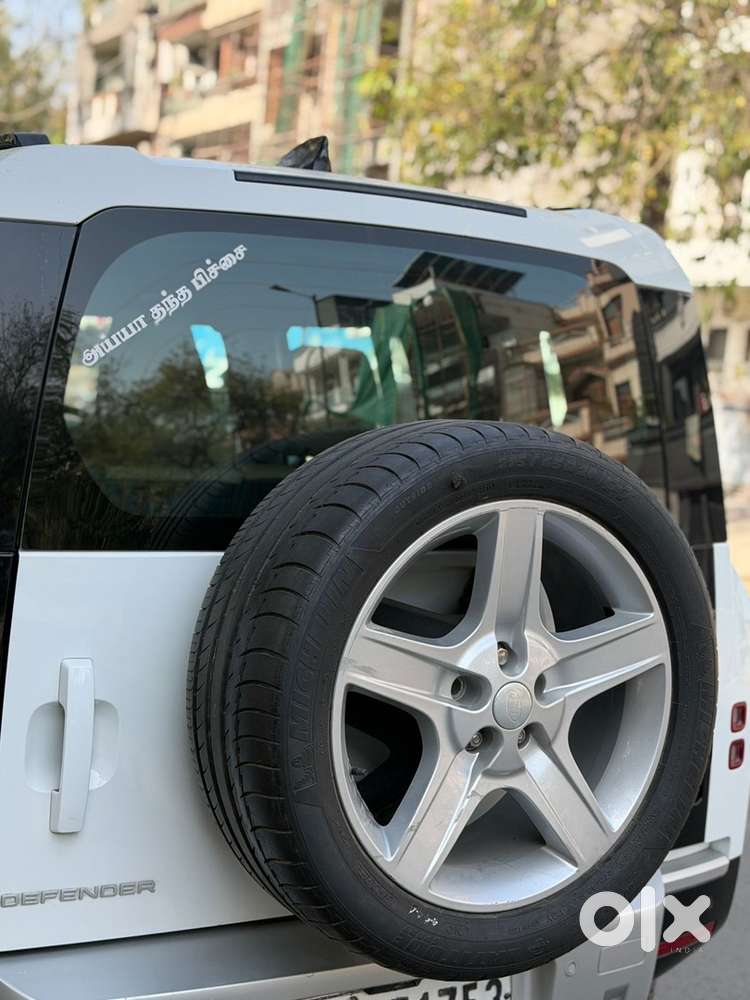 Land Rover Defender 2023