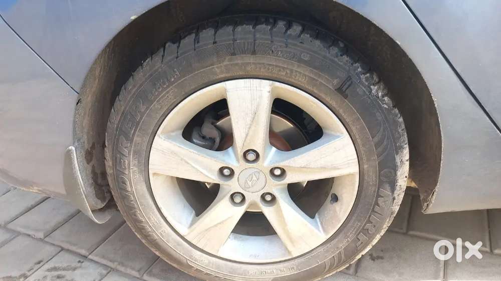 Hyundai New Elantra Mt 2013 Milage 20+