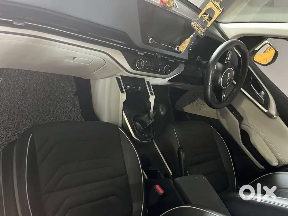Kia Carens Luxury Plus 2025