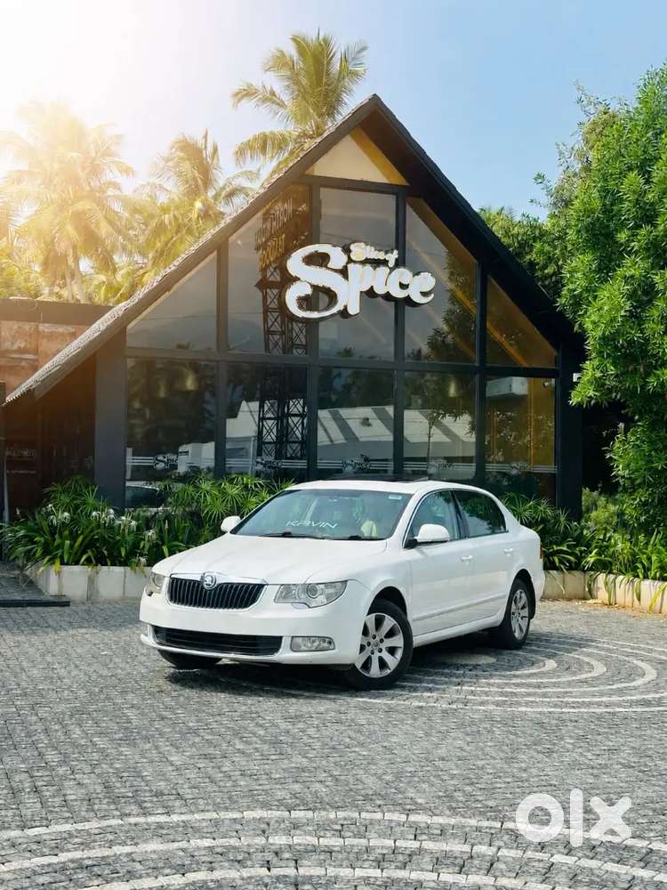 Skoda Superb 2013 Petrol 73000 Km Driven