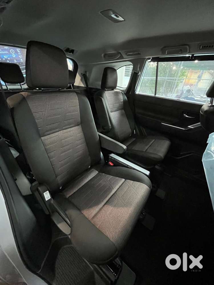 Toyota Innova Hycross 7s Option, 2026, Petrol