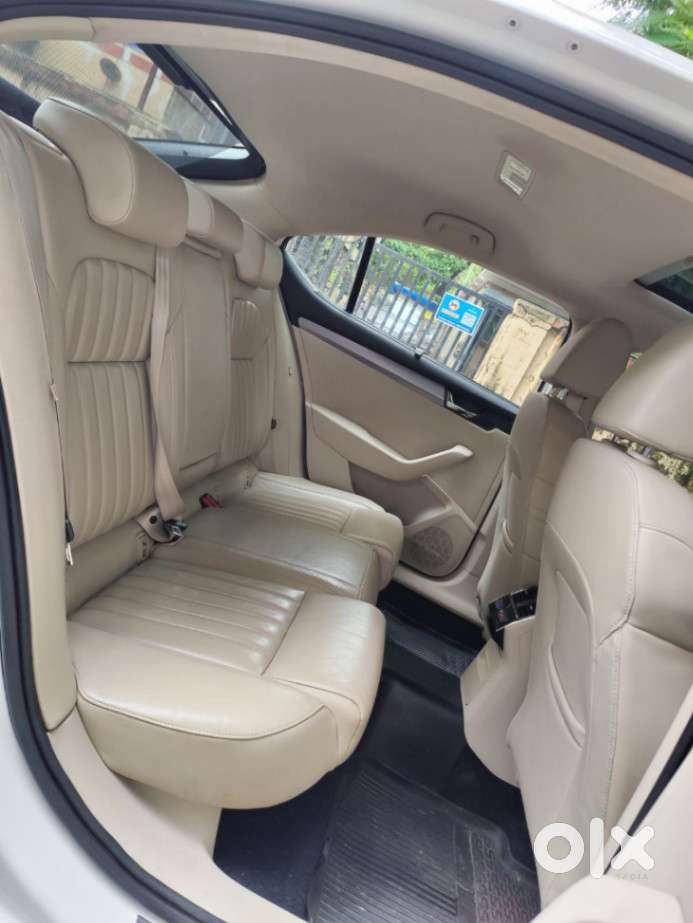 Skoda Superb Style 1.8 Tsi At, 2018, Petrol