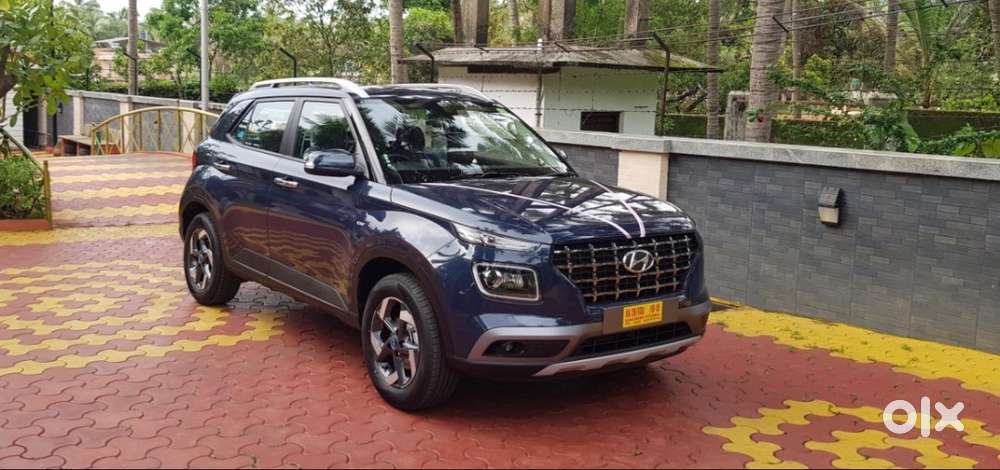 Hyundai Venue 2019 Petrol 14956 Km Driven