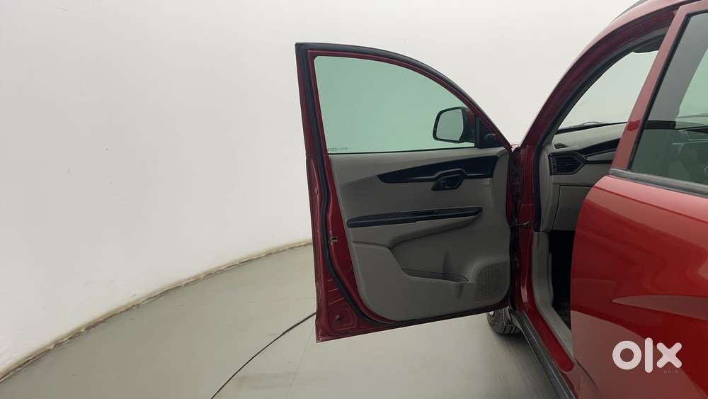Mahindra Kuv 100 2016-2017 Mfalcon G80 K4 Plus, 2017, Petrol