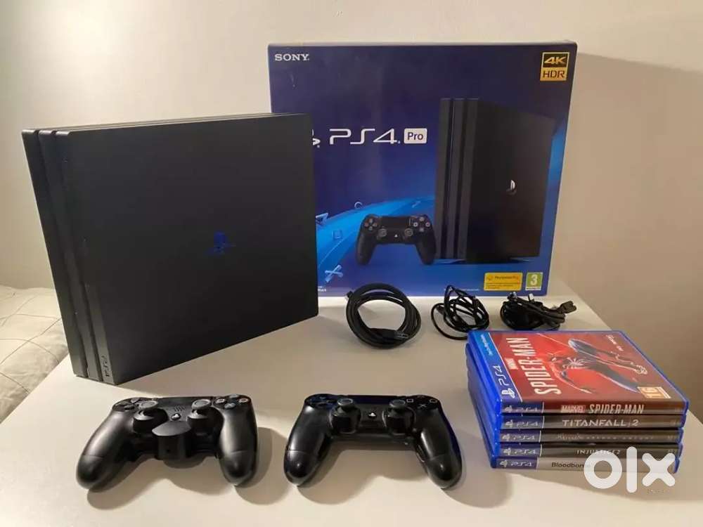 いくらんど様PS4 Pro 1TB 4K HDR コントローラー2つ