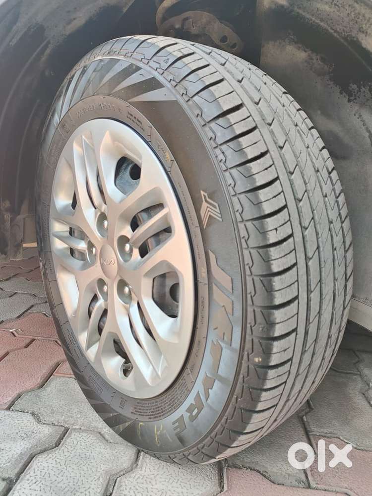 Kia Carens, 2023, Petrol