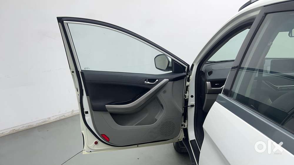 Tata Nexon 1.2 Revotron Xza Plus (l), 2019, Petrol