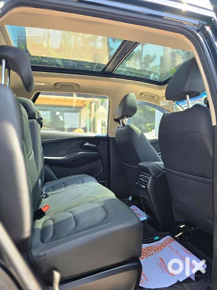 Mg Hector Plus Sharp Pro Blackstorm 1.5 Turbo Petrol Cvt 7 Str, 2024..