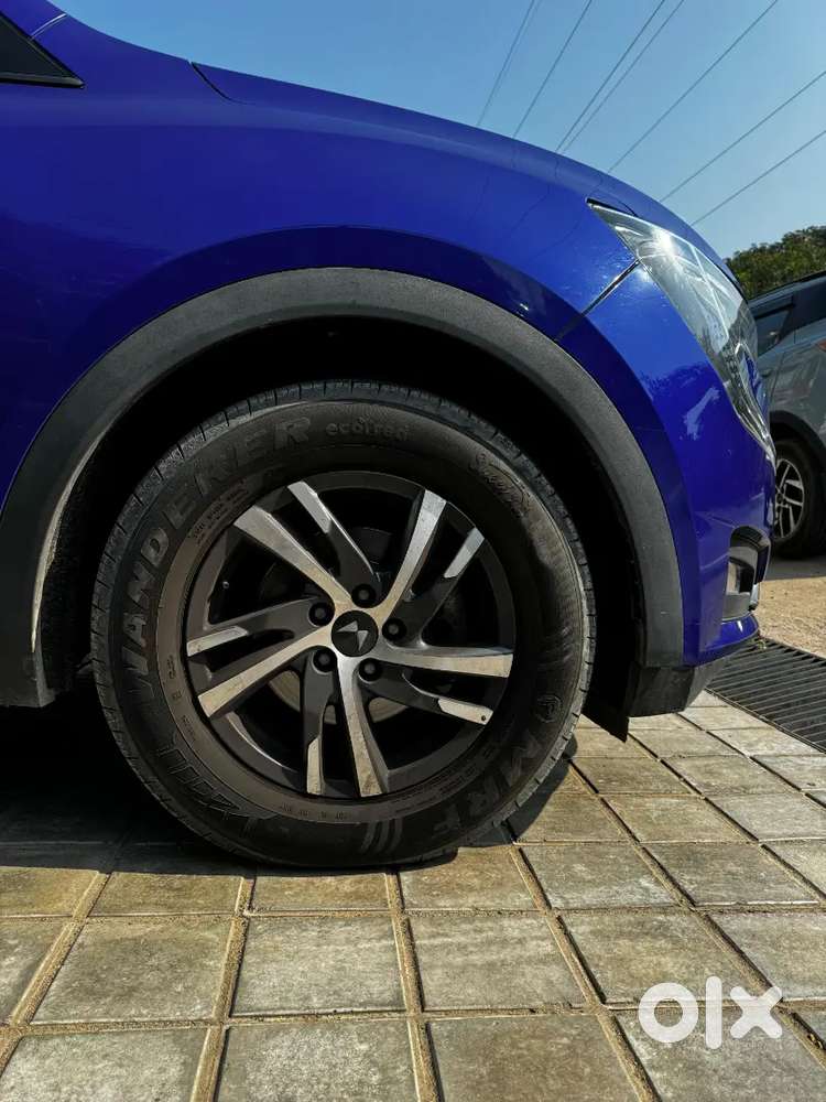 Mahindra Xuv700at 2024 Diesel 122000 Km Driven