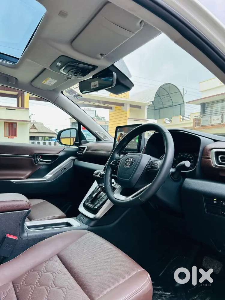 Toyota Innova Hycross 2025 Last