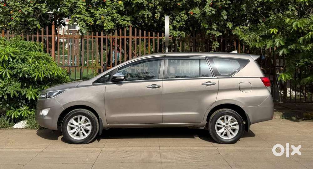 Toyota Innova Crysta 2.8 Zx At 7 Seater, 2017, Diesel