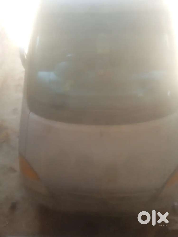Maruti Suzuki Swift Lxi 2011