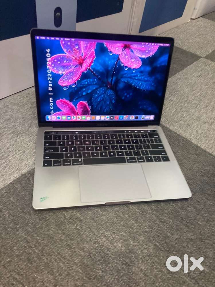 Apple MacBook Pro 13inch i5 A1706 2017 Display line Come after 6hrs 4k