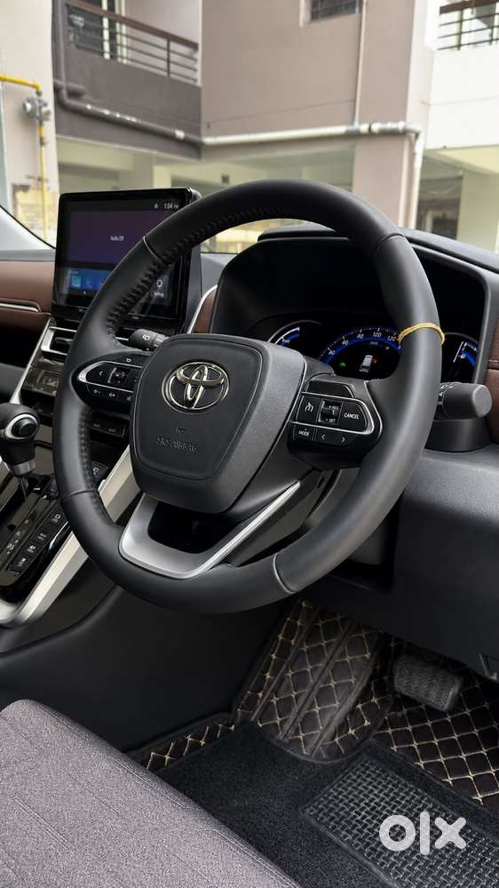 Toyota Innova Hycross 2.0 Vx (o) Hybrid 8 Str, 2026, Petrol