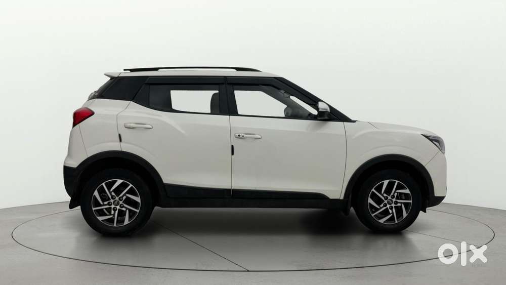 Mahindra Xuv300 1.2 W8 (o) Amt Petrol, 2022, Petrol