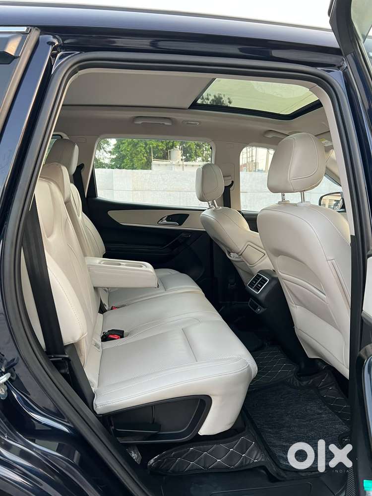 Mahindra Xuv700 2.0 Ax 7 Petrol At Luxury Pack Str, 2022, Petrol