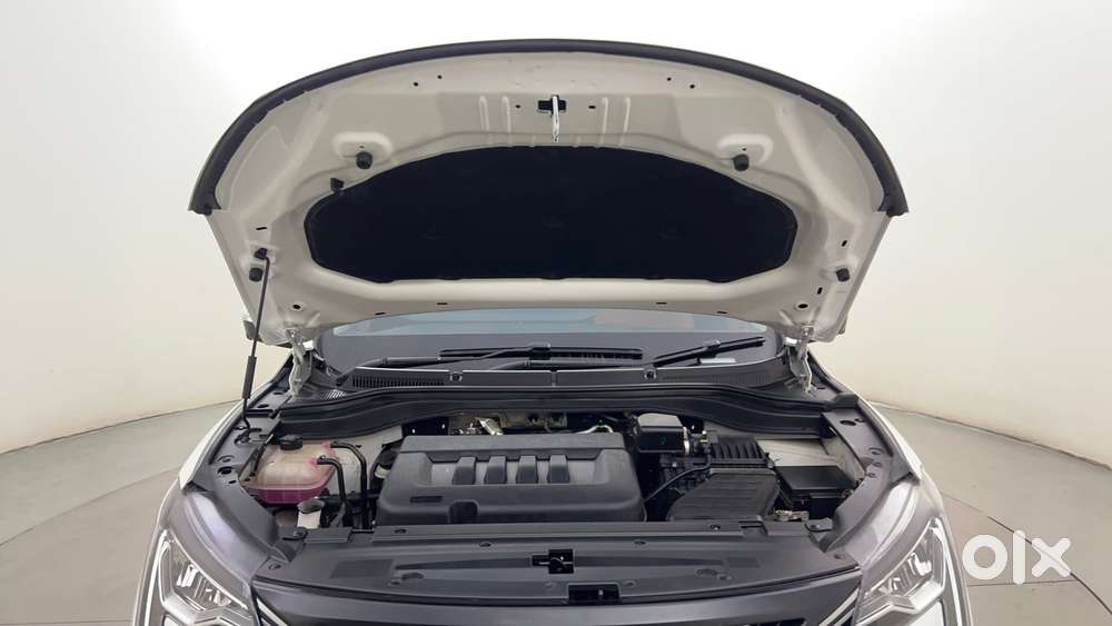 Mahindra Xuv700 2.2 Ax 7 Diesel Mt Luxury Pack Str, 2025, Diesel