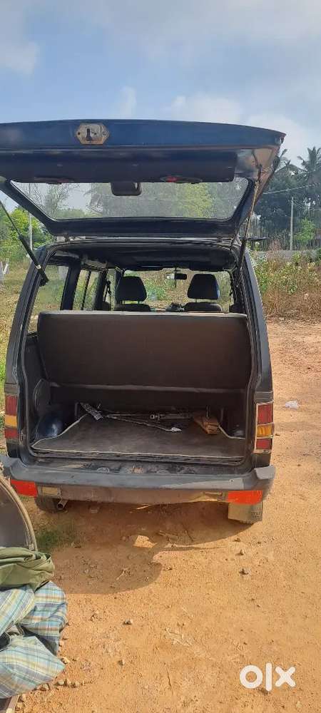 8 Seater New Tires 1 Stepni In Good Condition