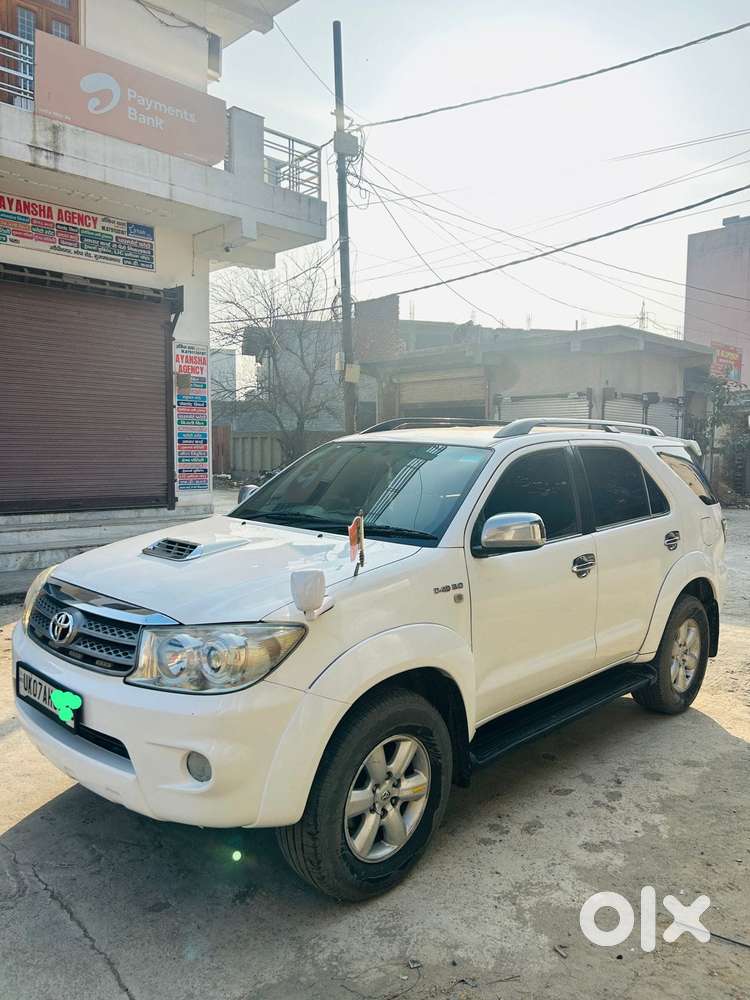 Toyota Fortuner 3.0 4x4 Anniversary Edition Mt, 2011, Diesel