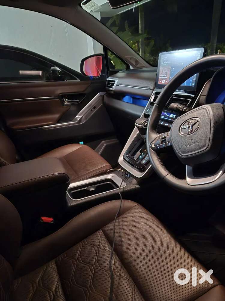 Toyota Innova Hycross 2023 Petrol 59000 Km Driven